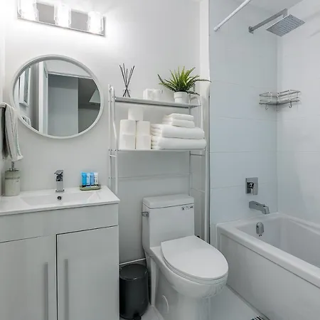 Exquisite 2 Bedroom Apt, Mins To The Falls. Niagara Falls Exterior photo
