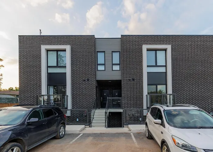 Exquisite 2 Bedroom Apt, Mins To The Falls.
